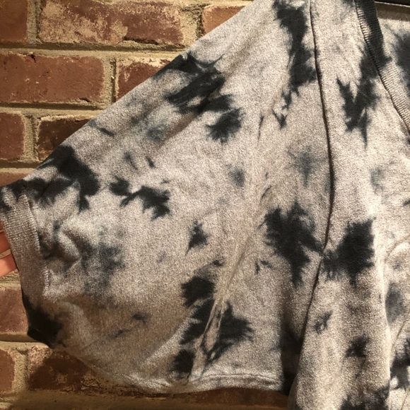 Buttoned Top/ Sweater - Picture 3 of 4